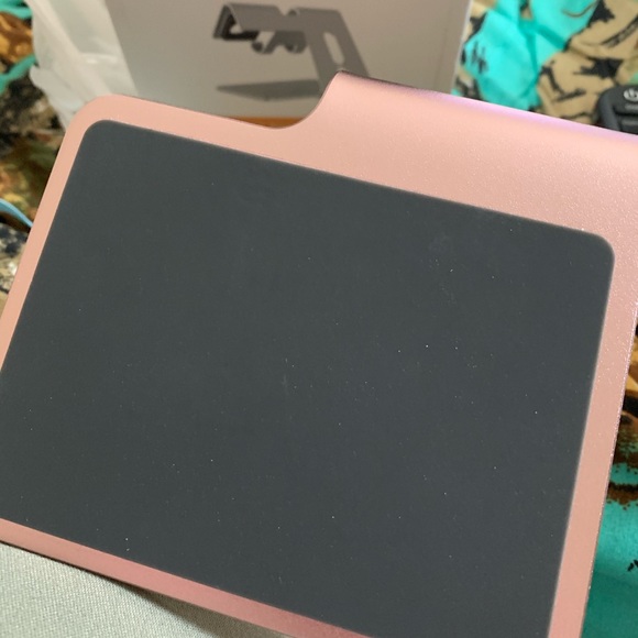 Omoton charging stand - Picture 3 of 6